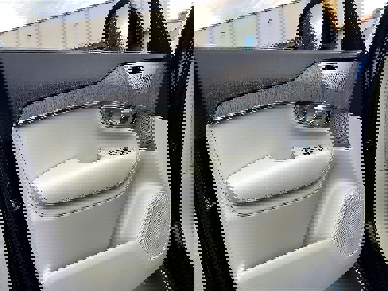 Used 2022 Volvo XC90 T8 Inscription image 26