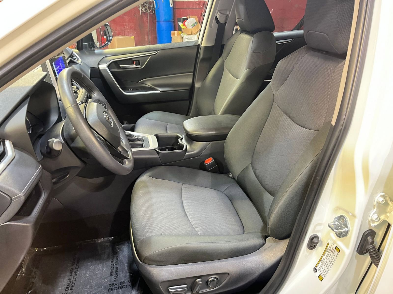 Used 2025 Toyota RAV4 XLE image 36