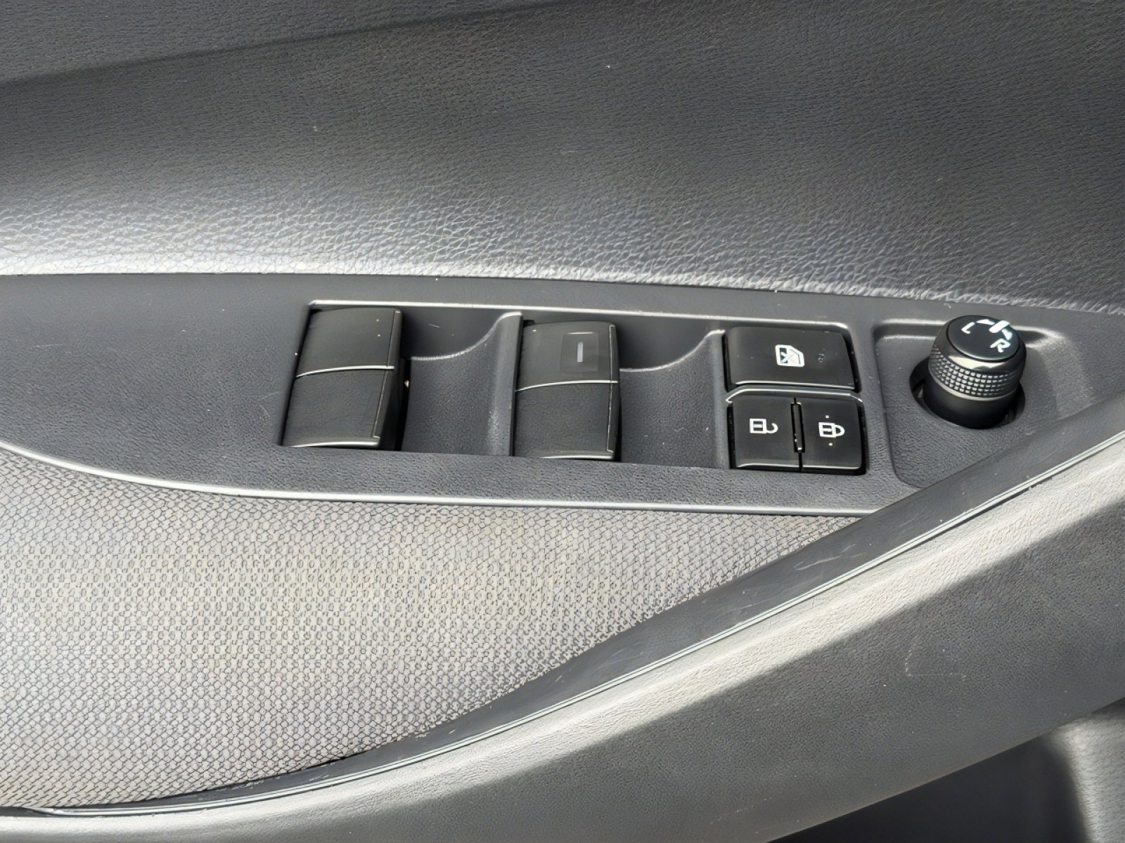 Used 2021 Toyota Corolla LE w/ Carpet Mat Package (TMS) image 16