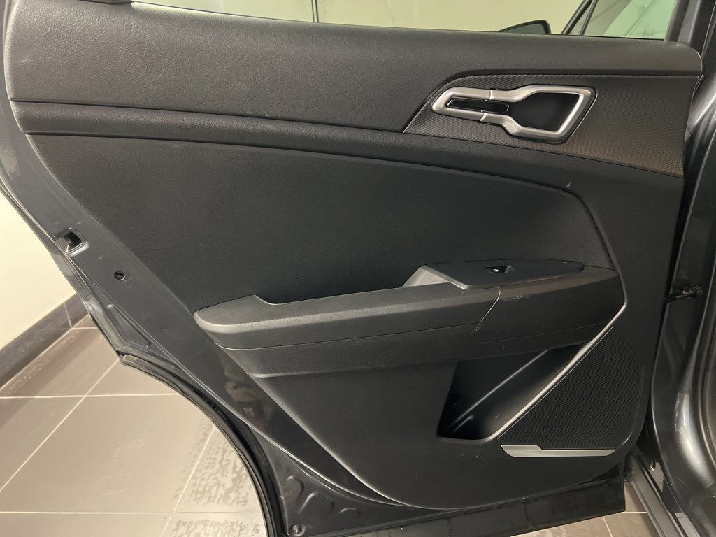 Used 2023 Kia Sportage LX image 27