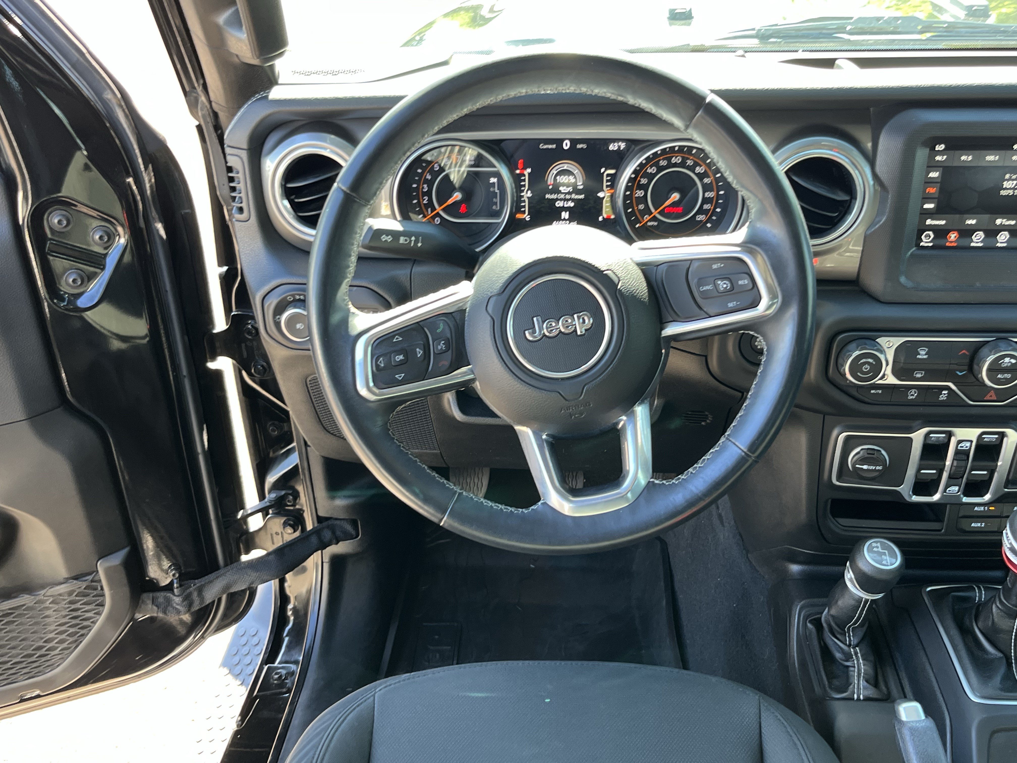 Used 2018 Jeep Wrangler Unlimited Sahara w/ LED Lighting Group AWD/4WD image 13