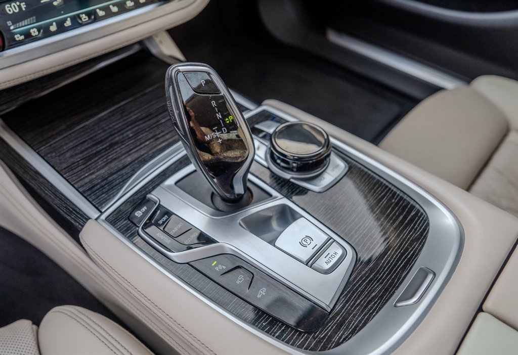 Used 2020 BMW 750i xDrive w/ Executive Package AWD/4WD image 23