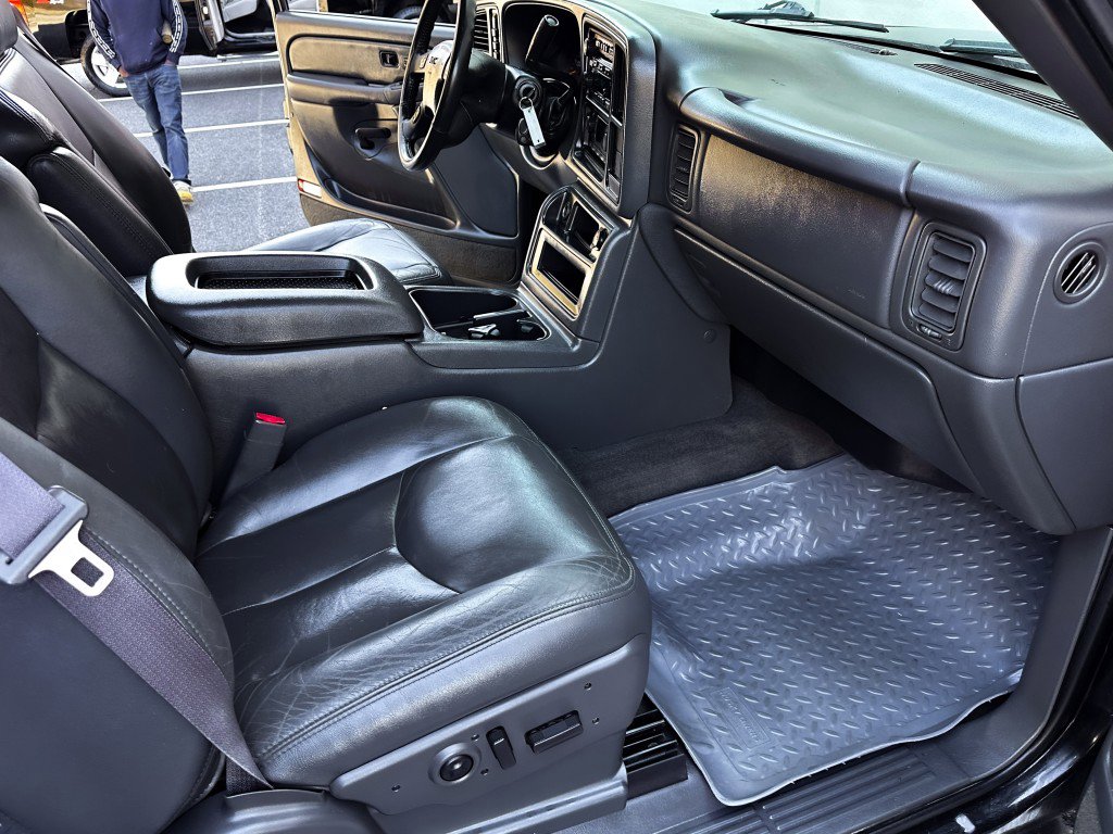 Used 2005 GMC Sierra 3500 SLT image 25