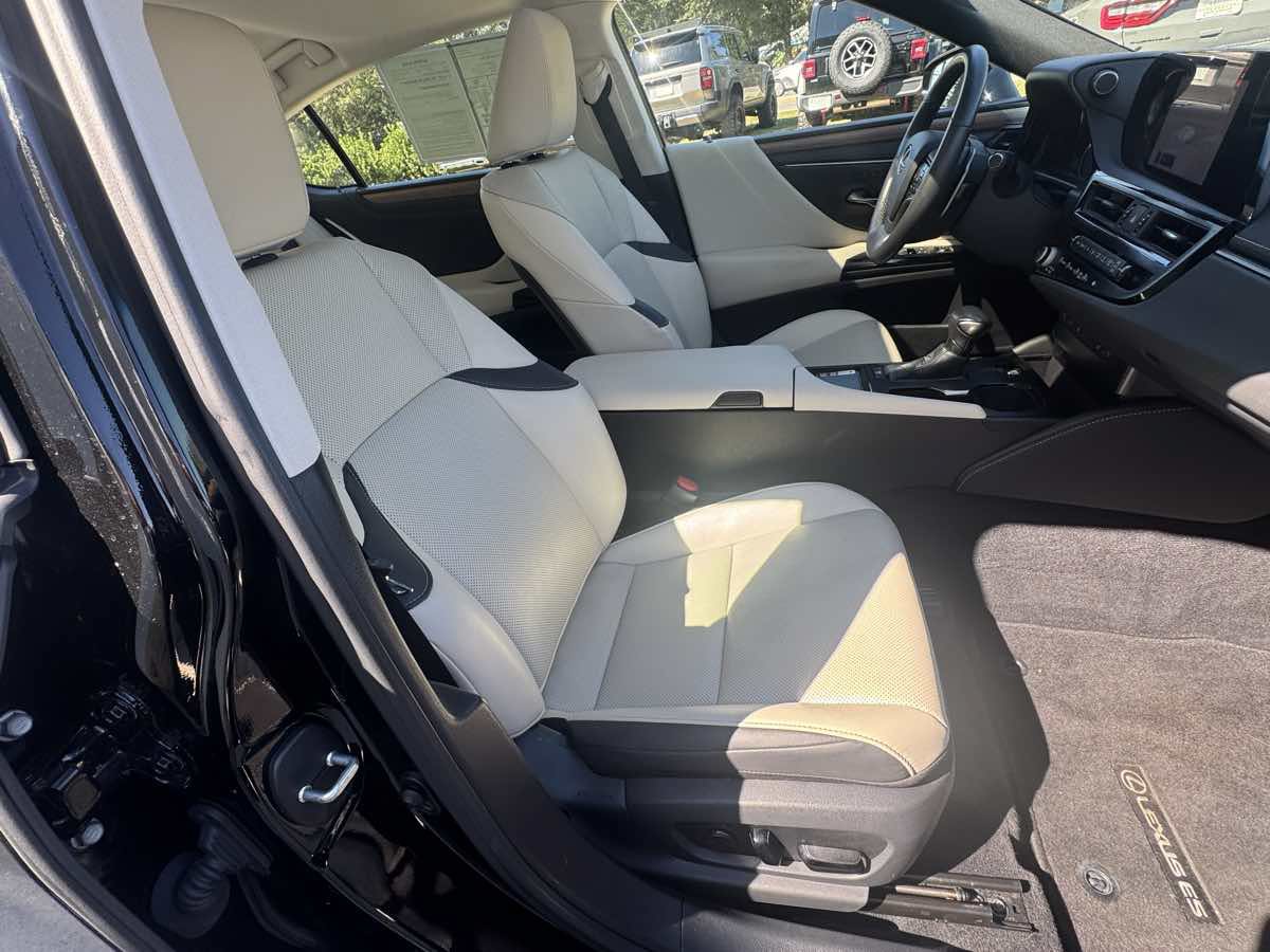 Used 2023 Lexus ES 350 w/ Premium Package FWD image 10