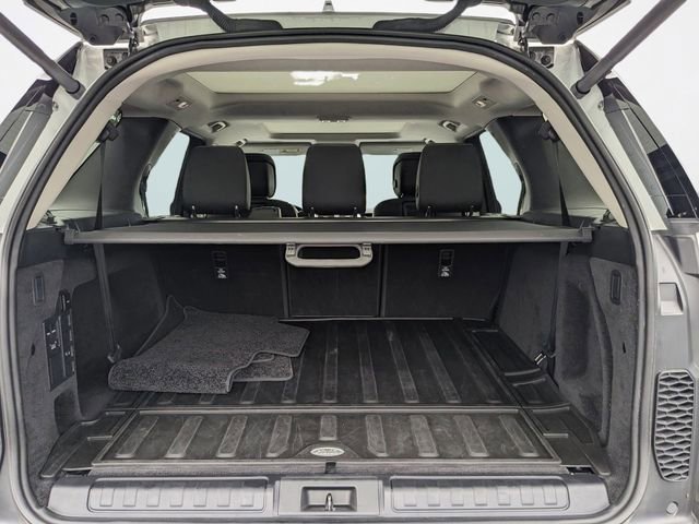 Used 2024 Land Rover Discovery S image 9