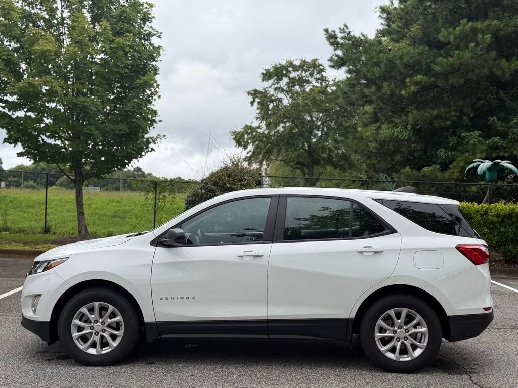 Used 2020 Chevrolet Equinox LS FWD image 2