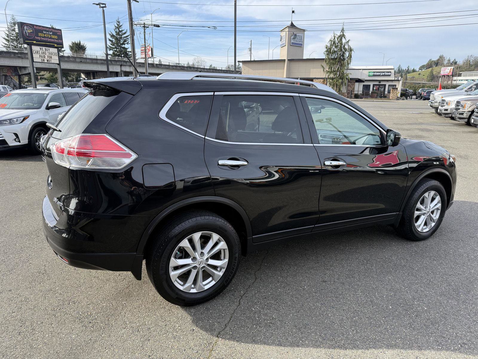 Used 2016 Nissan Rogue SV image 9
