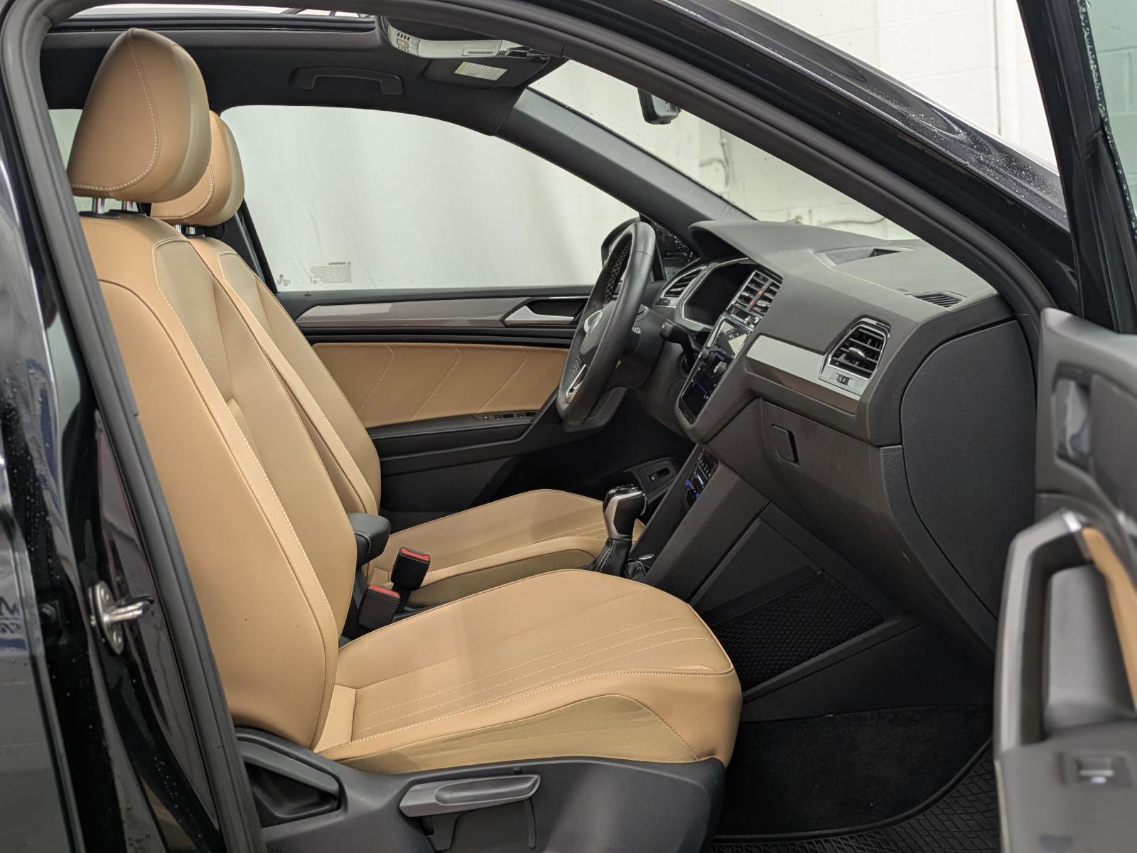 Used 2022 Volkswagen Tiguan SE image 22