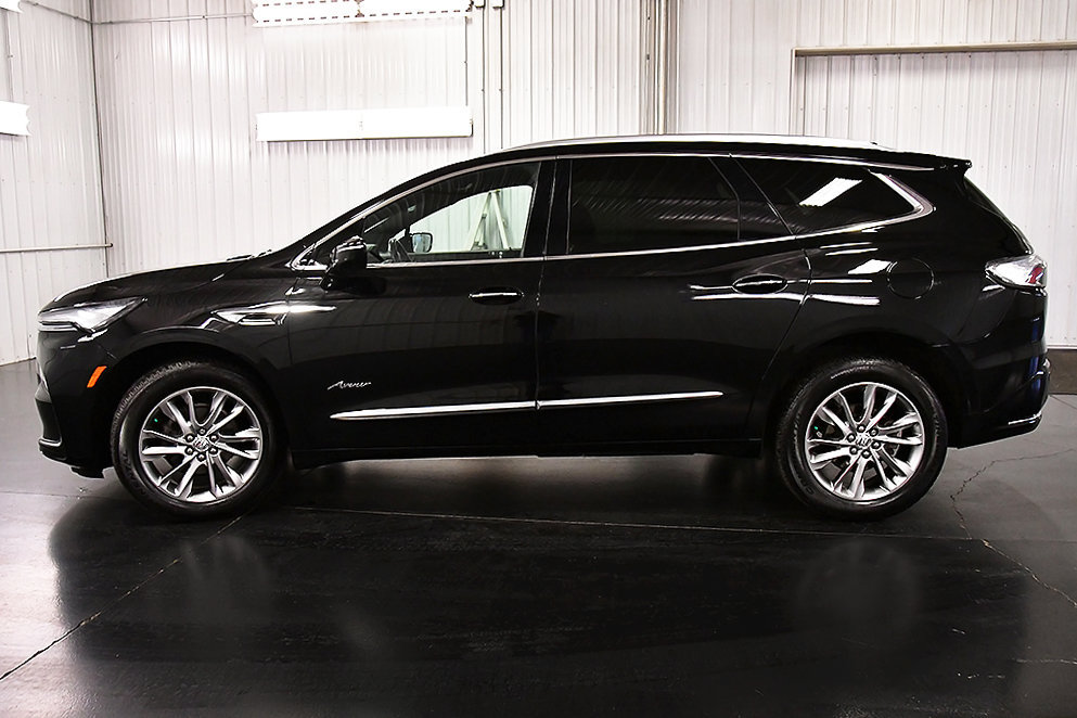 Used 2024 Buick Enclave Avenir w/ Avenir Technology Package AWD/4WD image 4