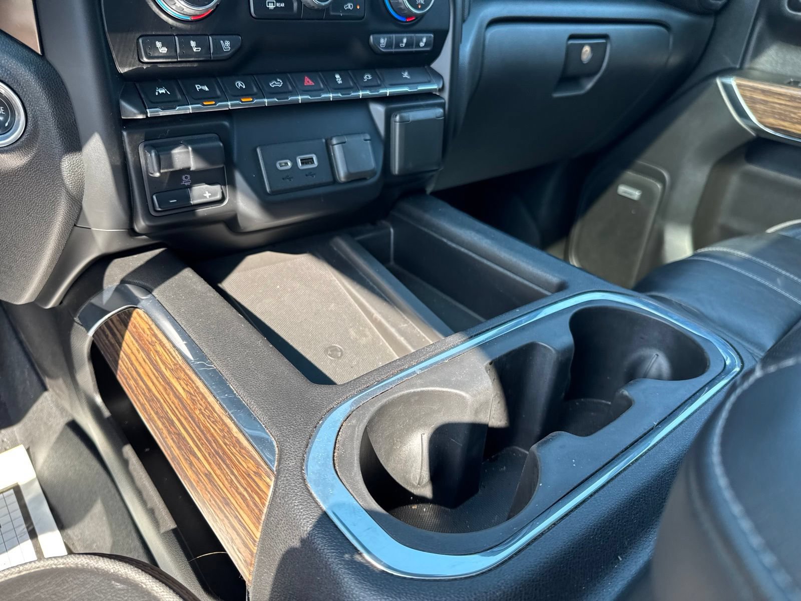 Used 2019 Chevrolet Silverado 1500 High Country w/ Technology Package AWD/4WD image 23