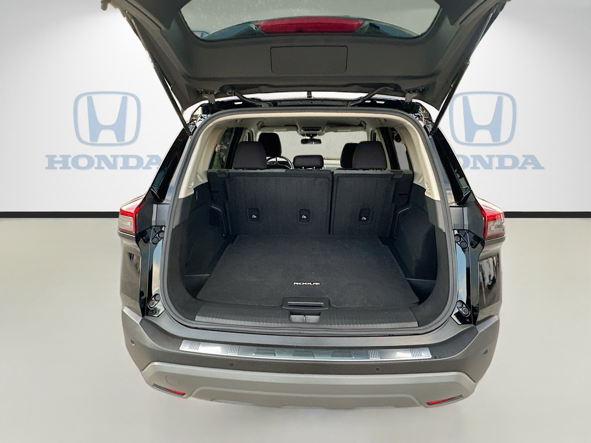 Used 2023 Nissan Rogue SV image 26