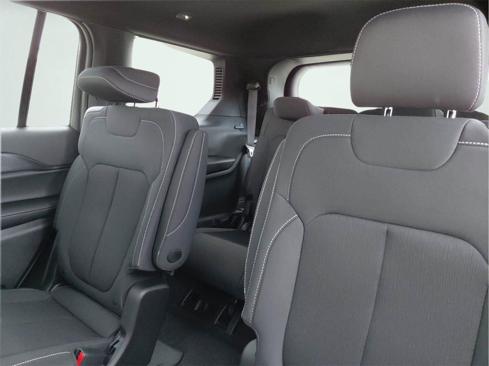 New 2025 Jeep Grand Cherokee L Laredo w/ Luxury Tech Group I AWD/4WD image 13