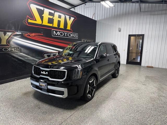 Used 2023 Kia Telluride EX w/ EX Captain's Chair Package AWD/4WD video 1