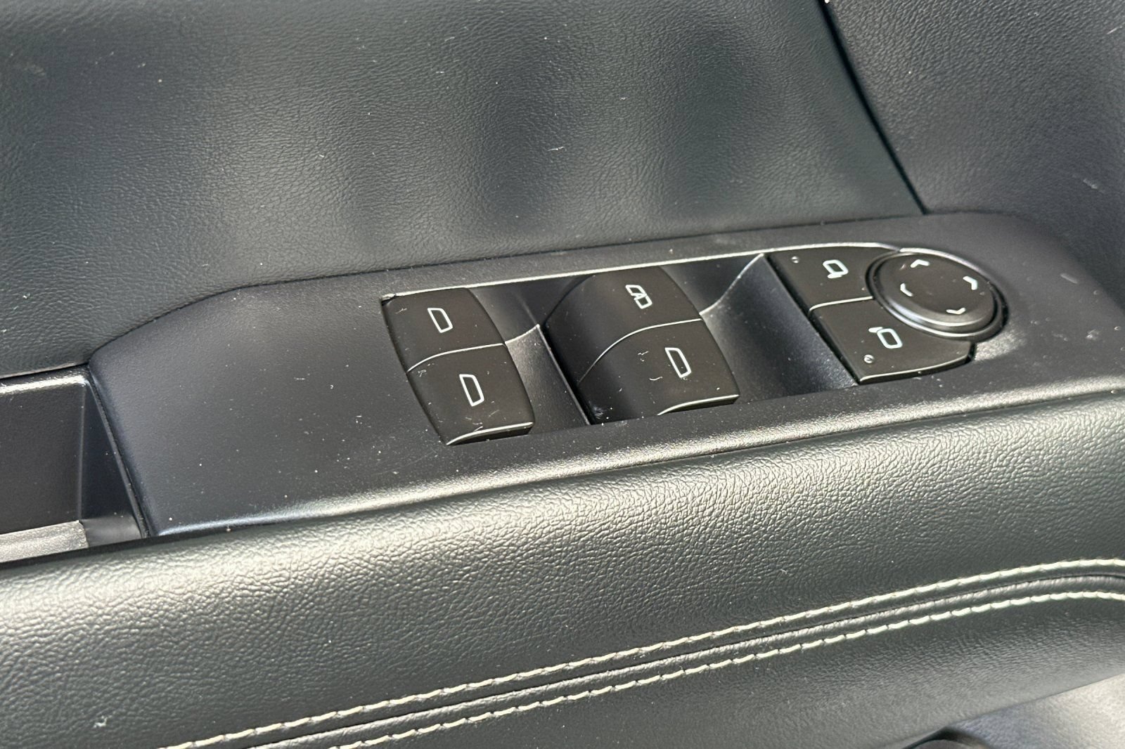 Used 2026 GMC Terrain Elevation w/ Elevation Premium Package FWD image 12