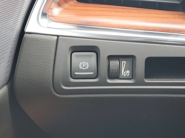 Used 2021 Cadillac XT5 Premium Luxury w/ LPO, Floor Liner Package FWD image 19