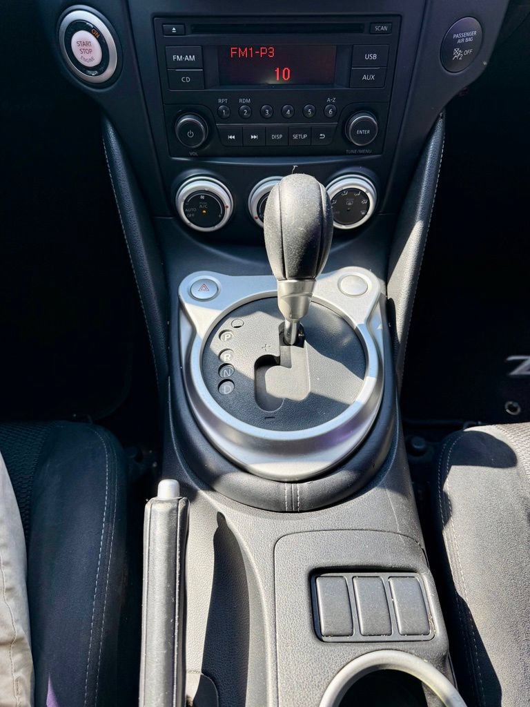 Used 2017 Nissan 370Z Coupe RWD image 12