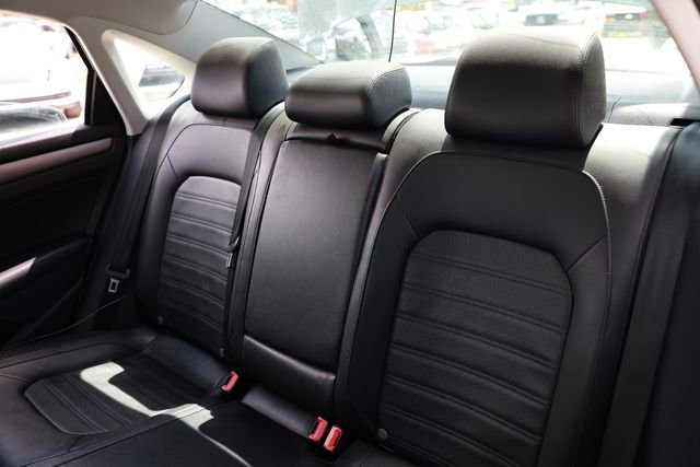 Used 2015 Volkswagen Passat 1.8T SE FWD image 11