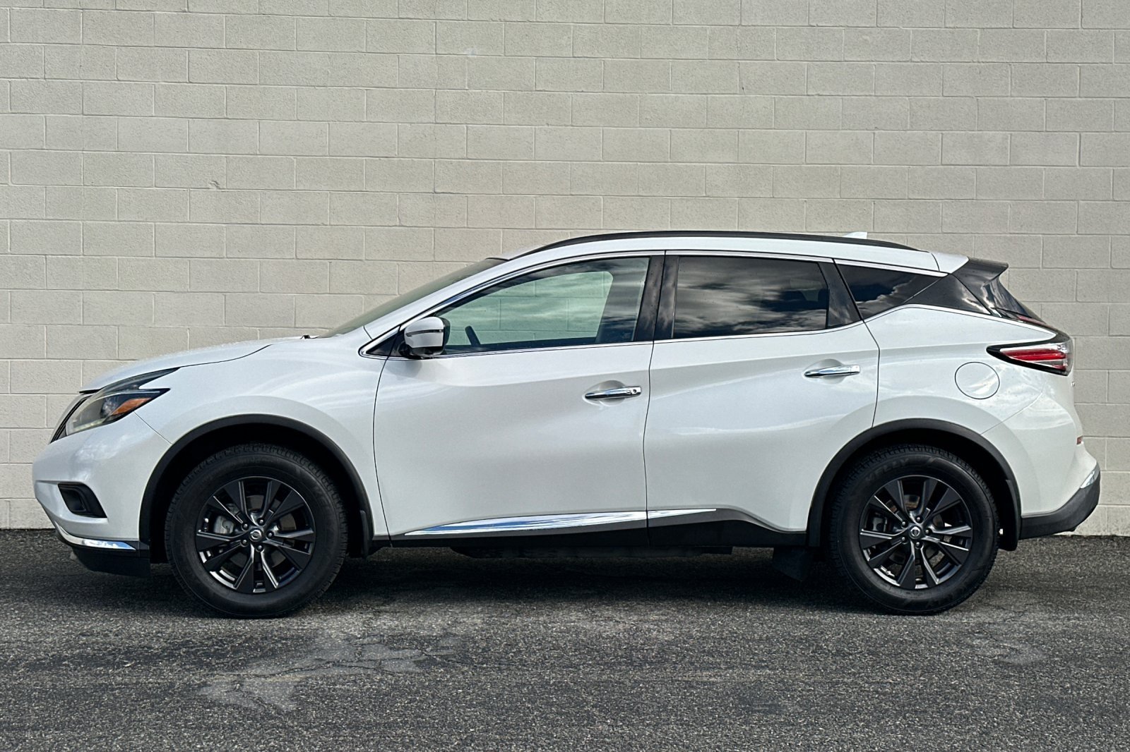 Used 2018 Nissan Murano SV w/ Premium Package FWD image 7