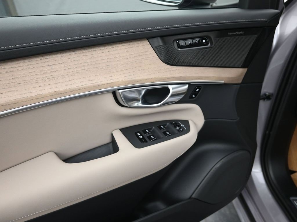 New 2026 Volvo XC90 B6 Ultra image 10