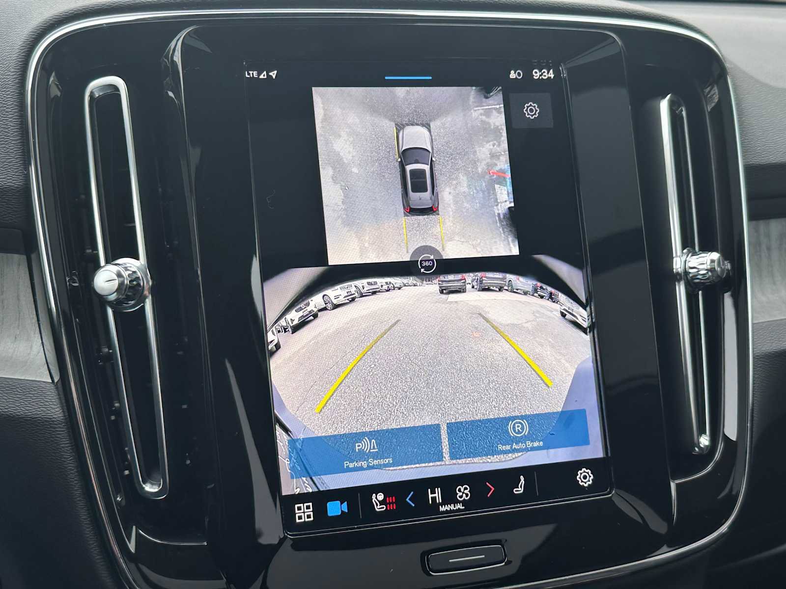 Used 2025 Volvo XC40 B5 Plus w/ Climate Package image 26