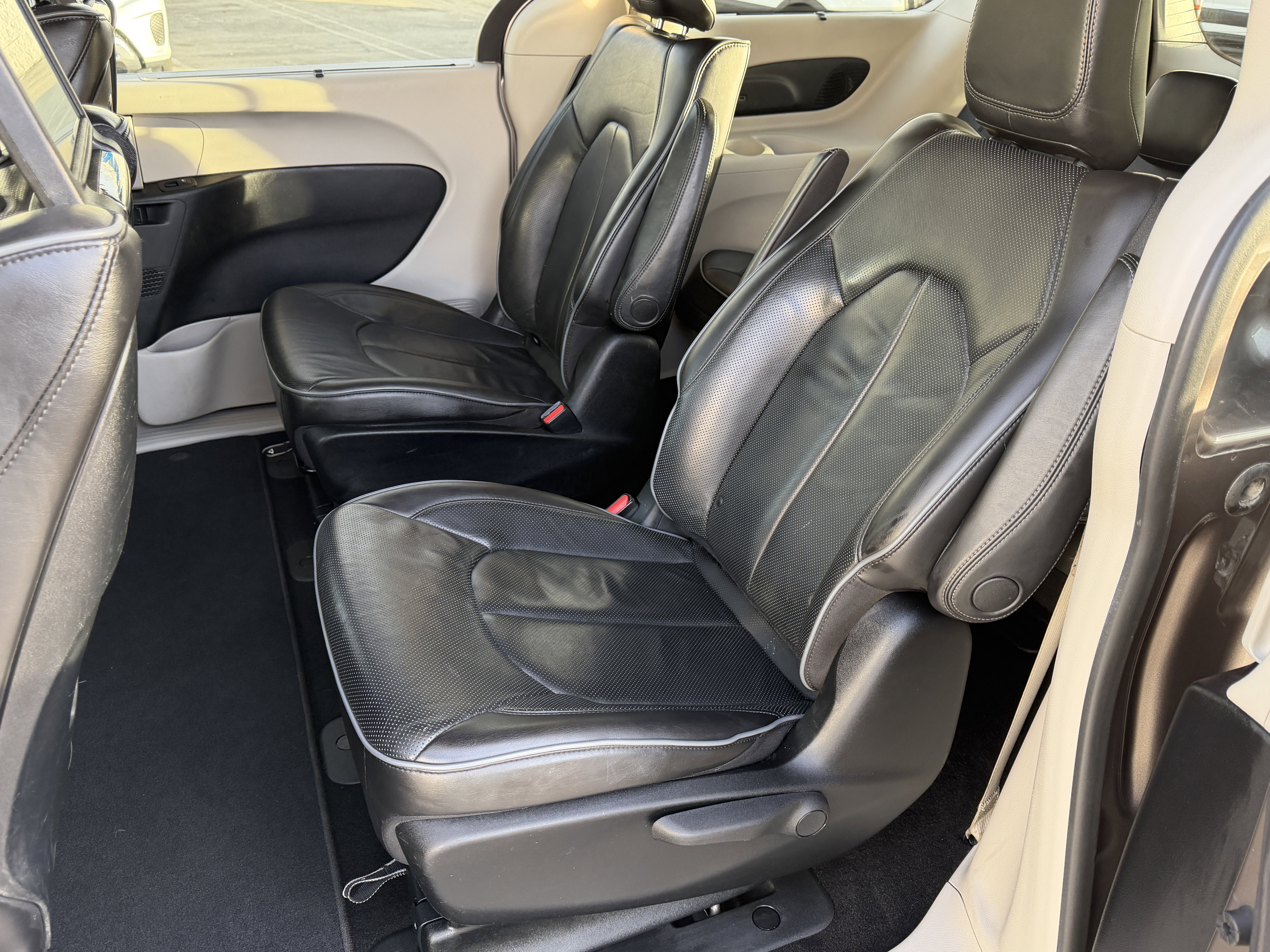 Used 2018 Chrysler Pacifica Limited w/ Advanced Safetytec Group image 20