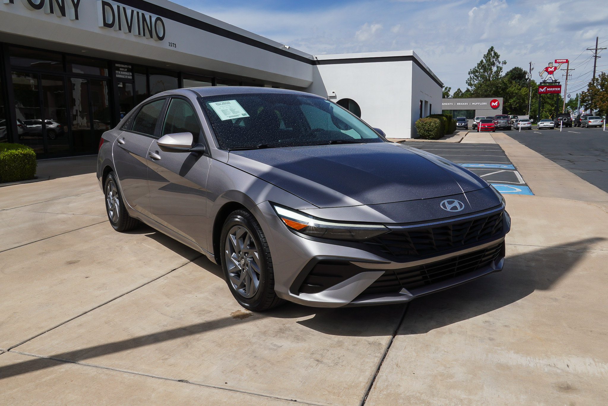 Used 2024 Hyundai Elantra SEL FWD image 2