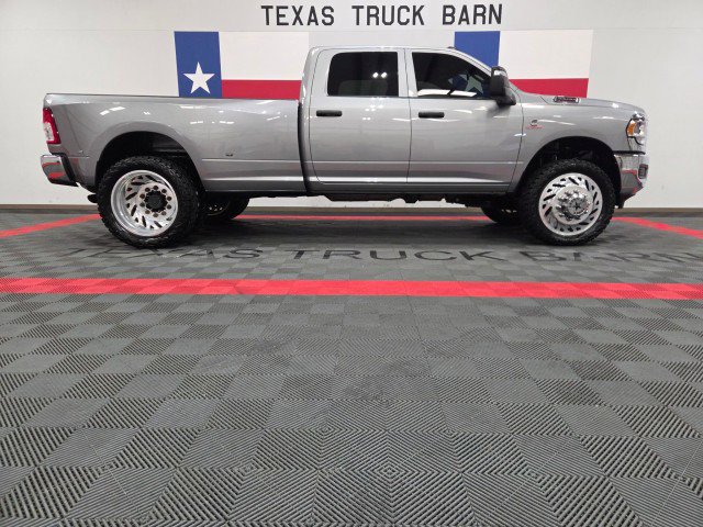 Used 2024 RAM 3500 Tradesman w/ Chrome Appearance Group image 9