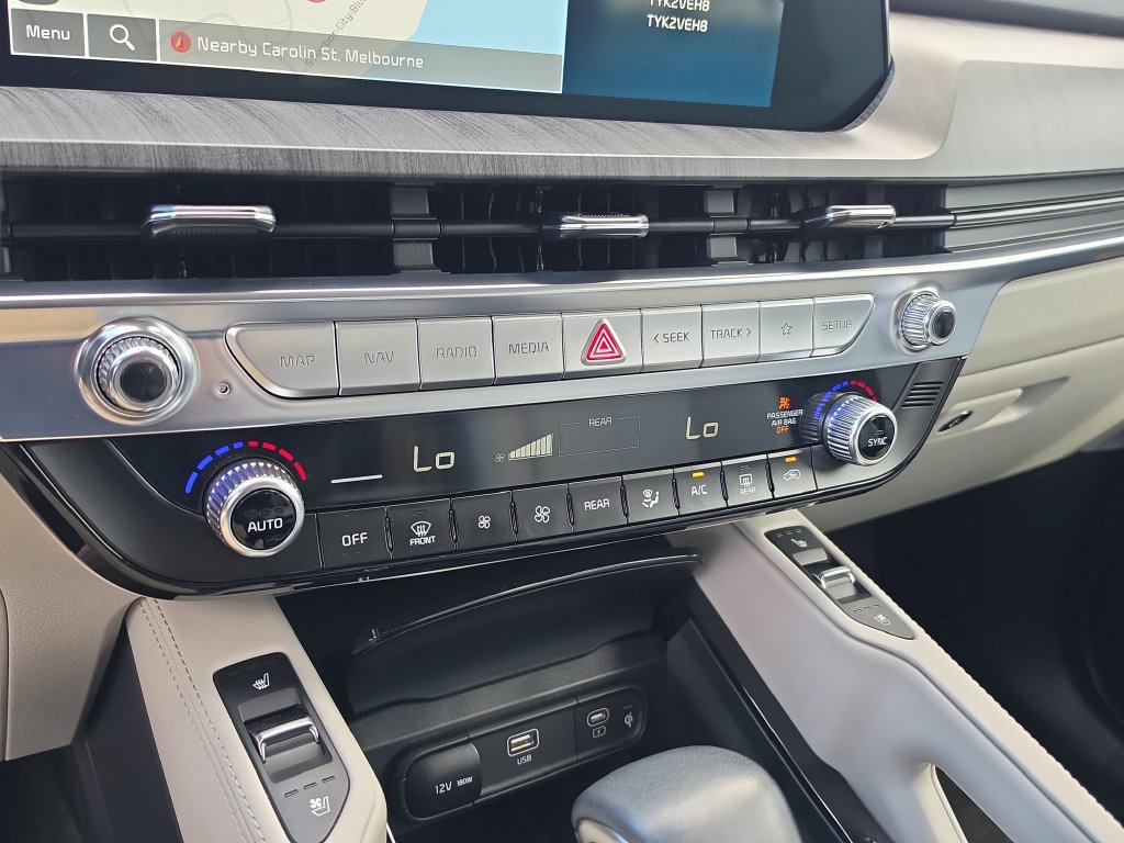 Used 2024 Kia Telluride SX w/ Towing Package FWD image 28