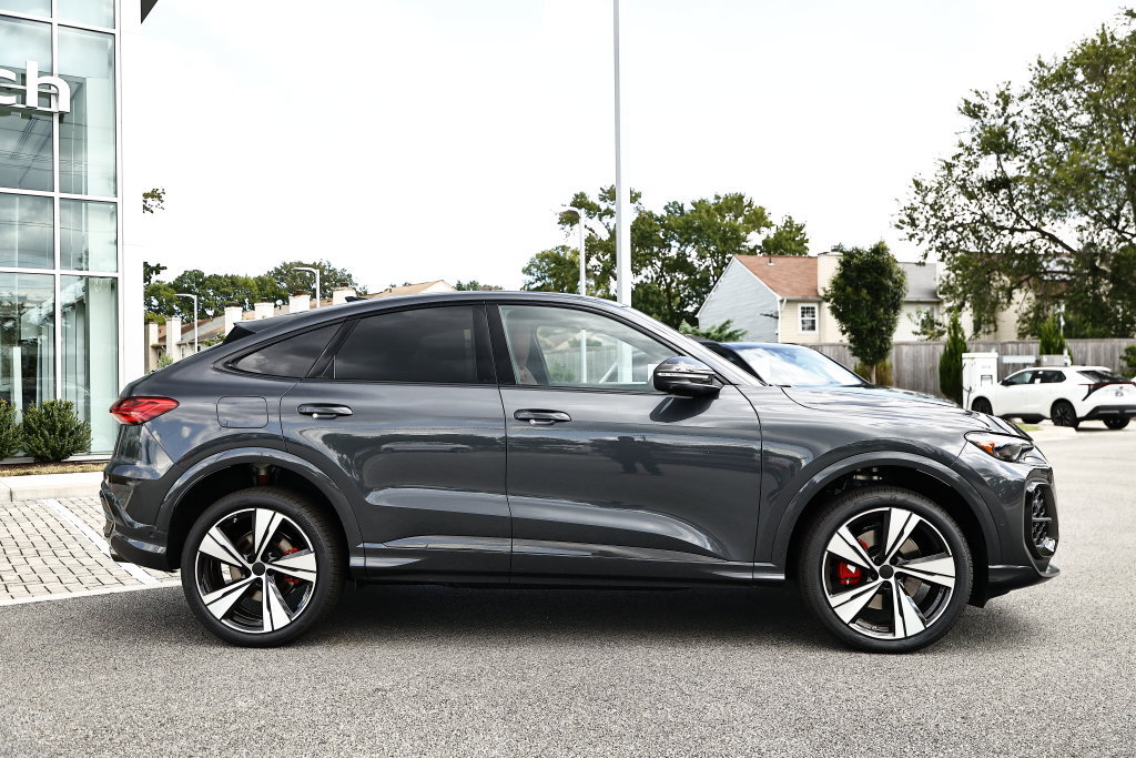 New 2026 Audi SQ5 Prestige AWD/4WD image 4