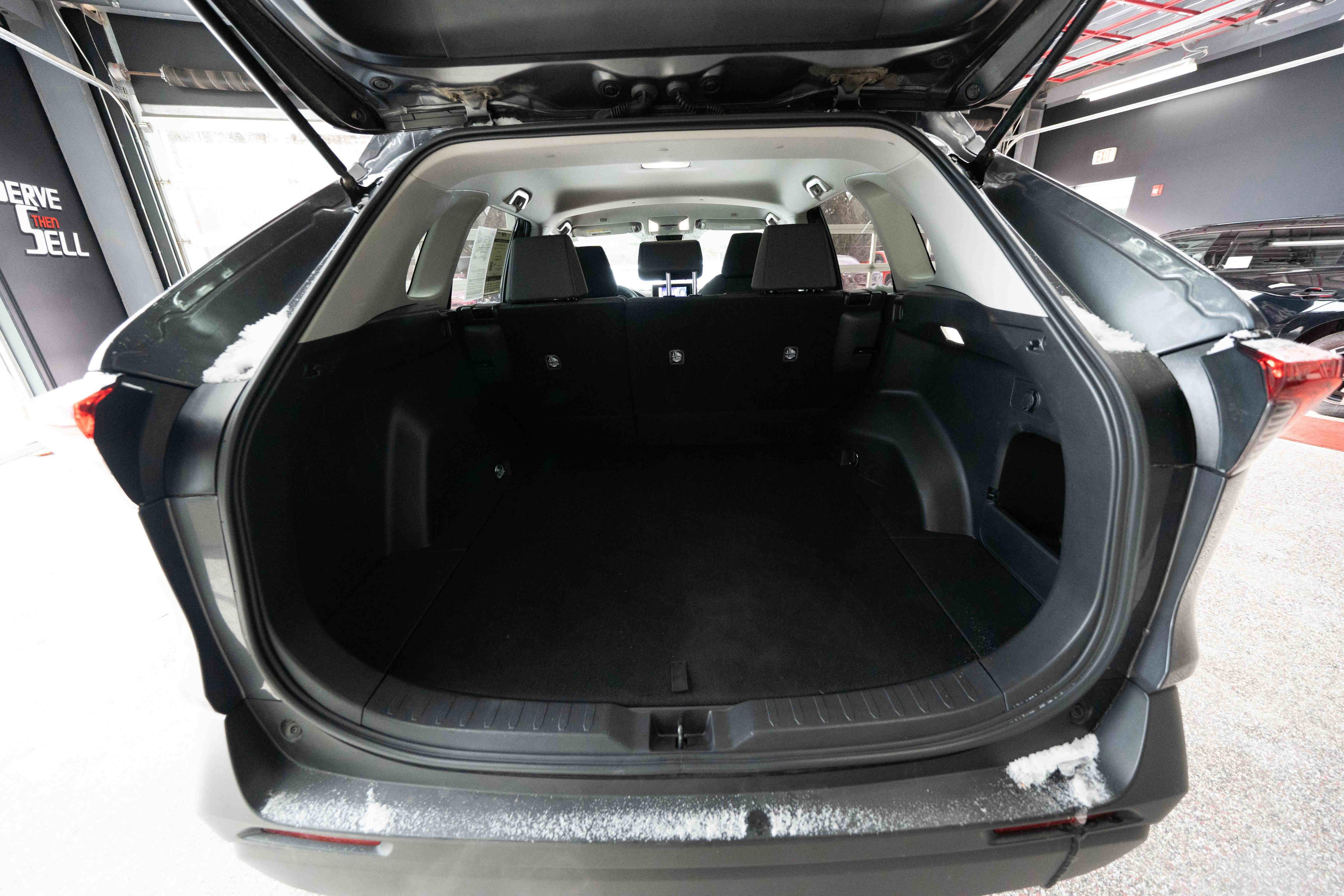 Used 2025 Toyota RAV4 XLE image 28