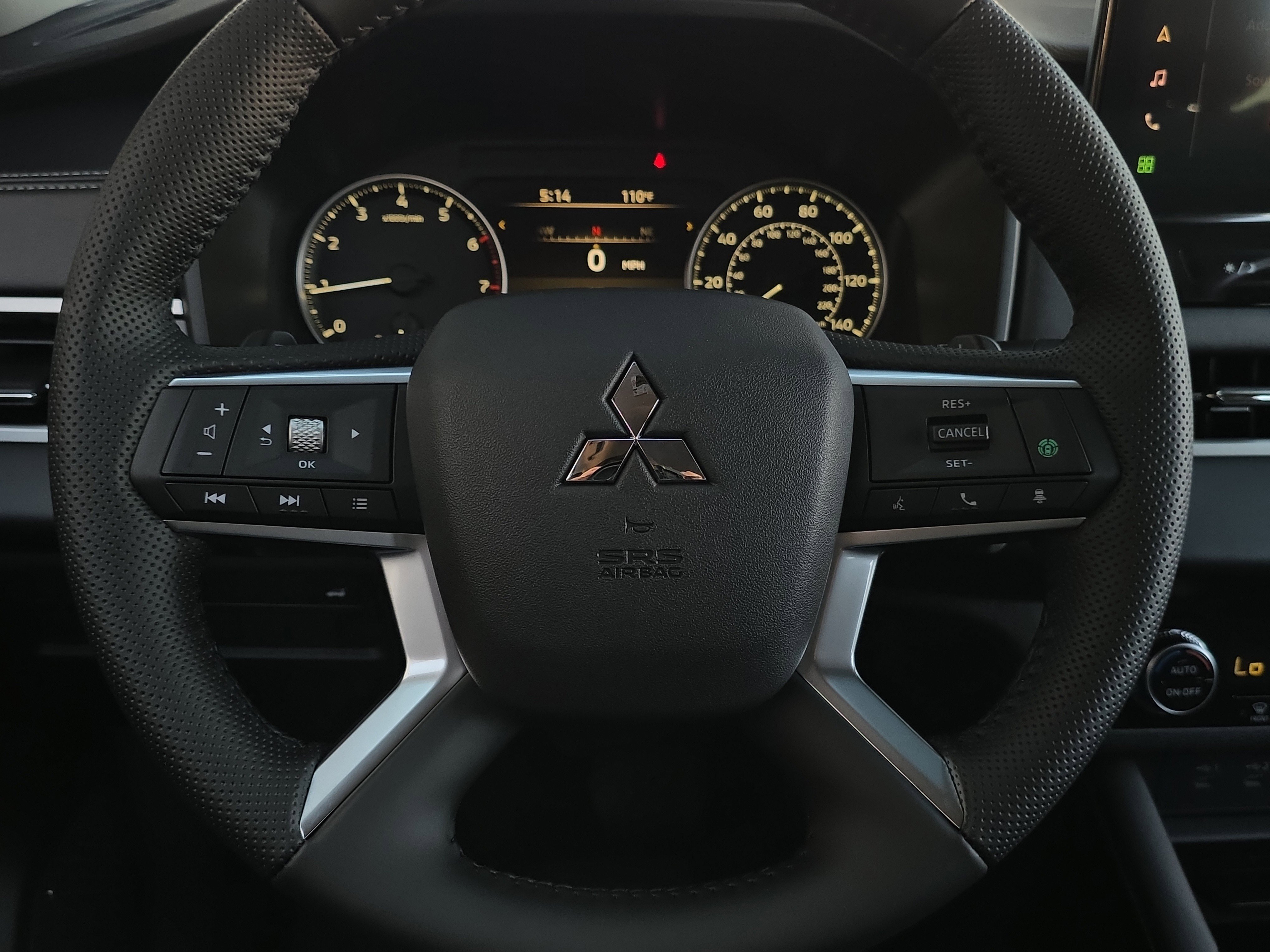 New 2025 Mitsubishi Outlander SE image 10