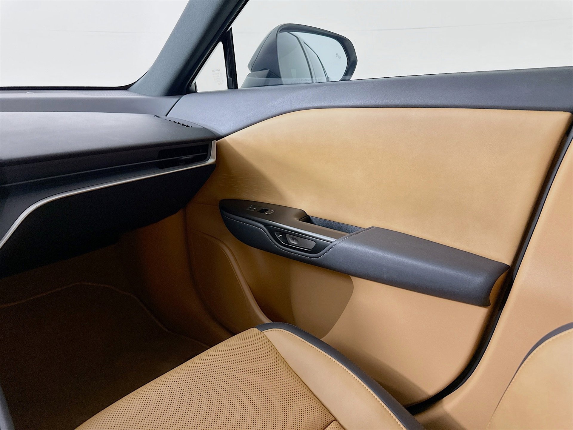 Used 2024 Lexus RZ 300e Premium w/ Accessory Package (Z1) image 25