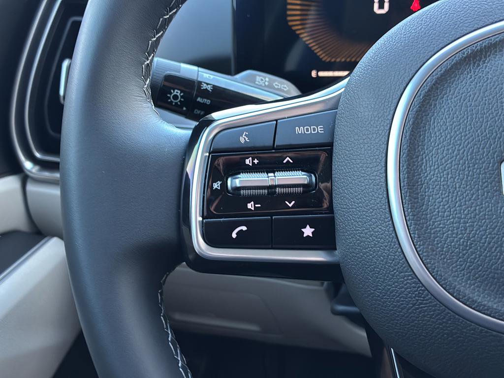 Certified 2025 Kia Sorento S w/ Panoramic Sunroof Package image 27