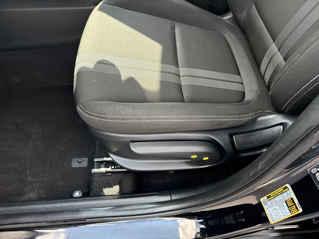 Used 2024 Hyundai Venue SEL FWD image 11