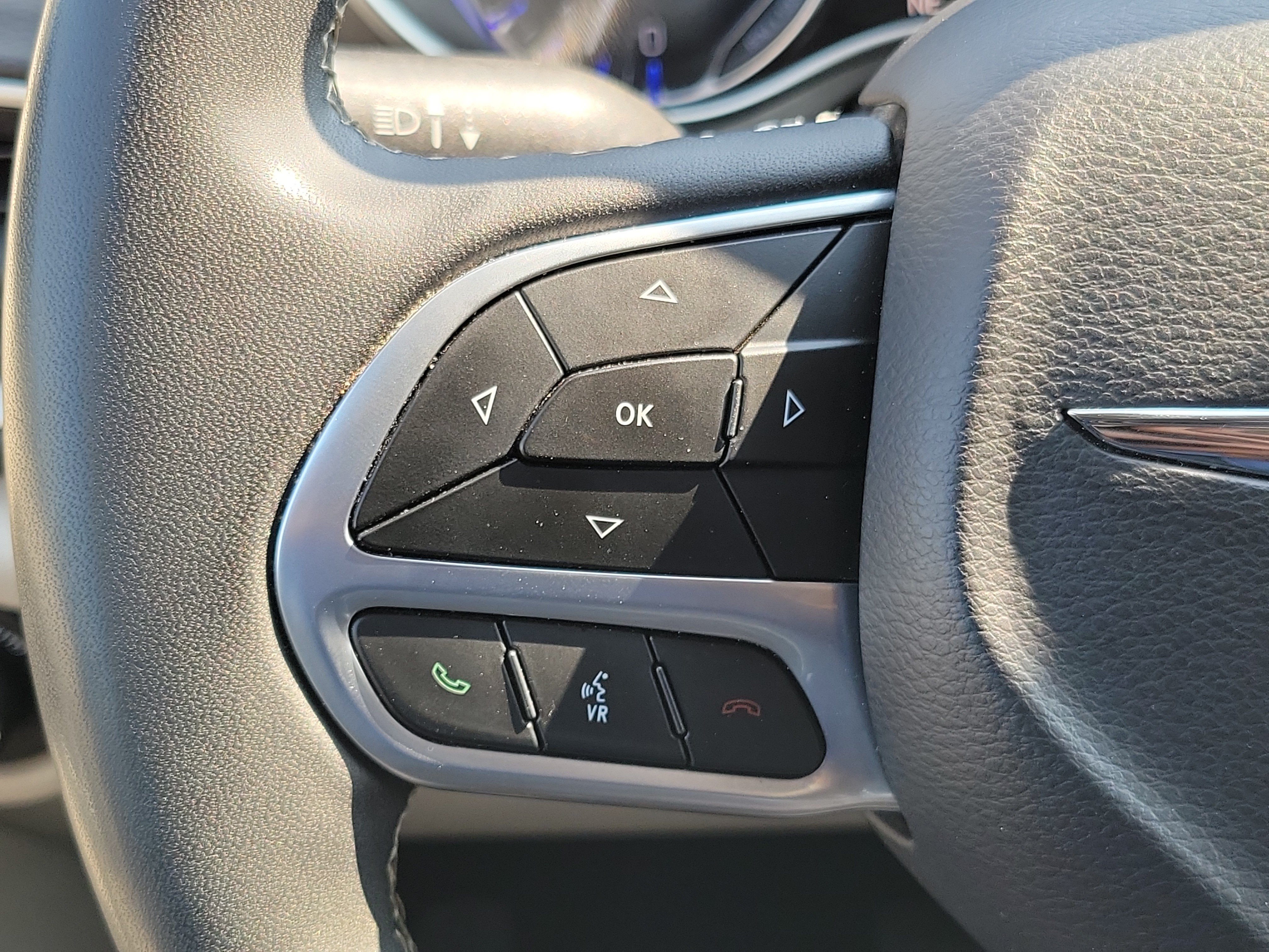 Used 2024 Chrysler Pacifica Touring-L FWD image 24