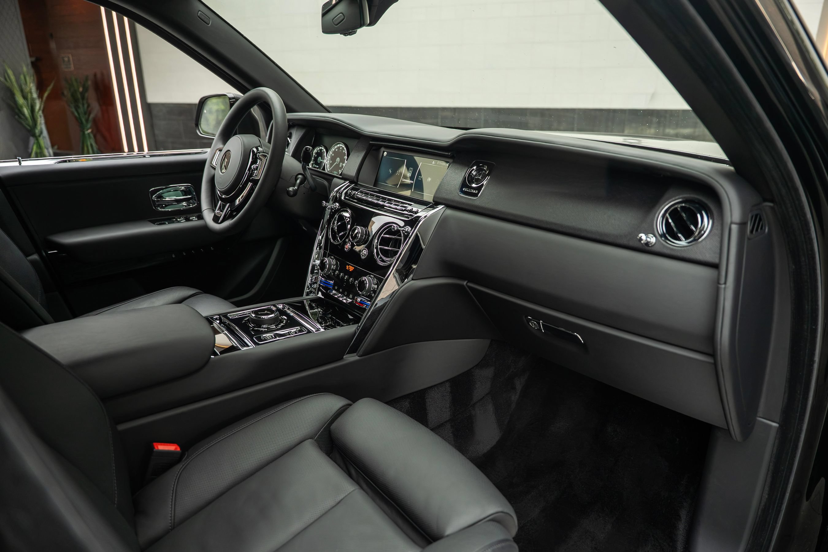 Certified 2023 Rolls-Royce Cullinan AWD/4WD image 2
