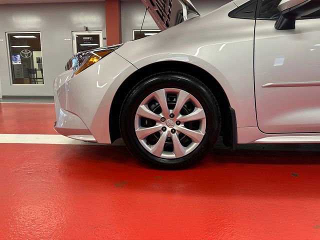 Certified 2025 Toyota Corolla LE image 30