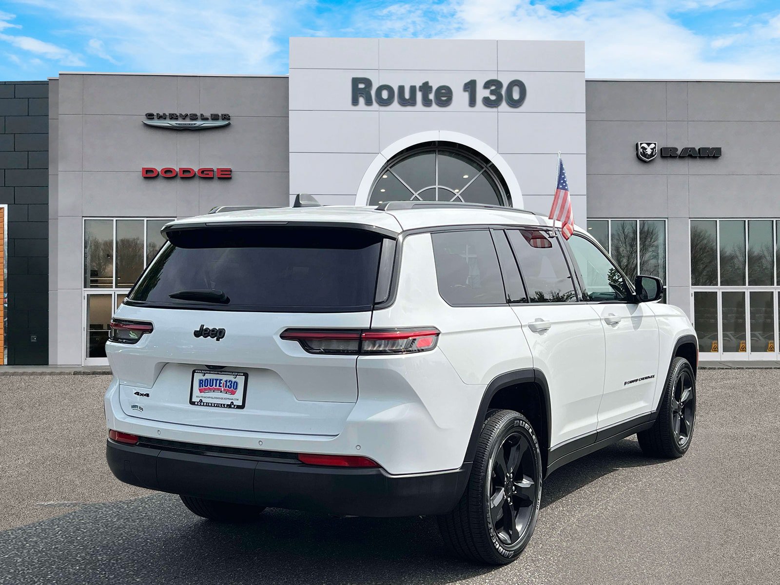Used 2023 Jeep Grand Cherokee L Altitude AWD/4WD image 4