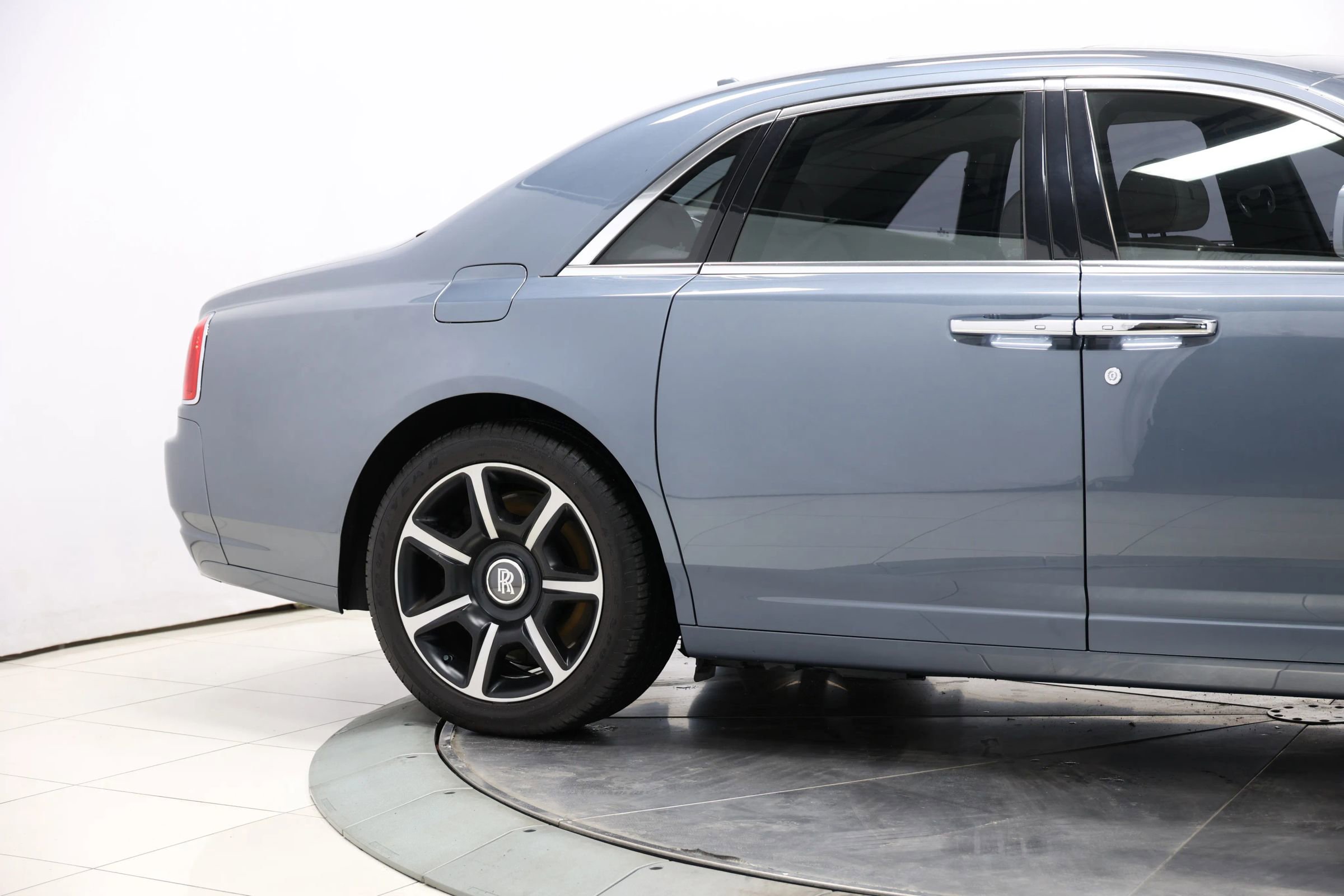 Used 2011 Rolls-Royce Ghost image 67