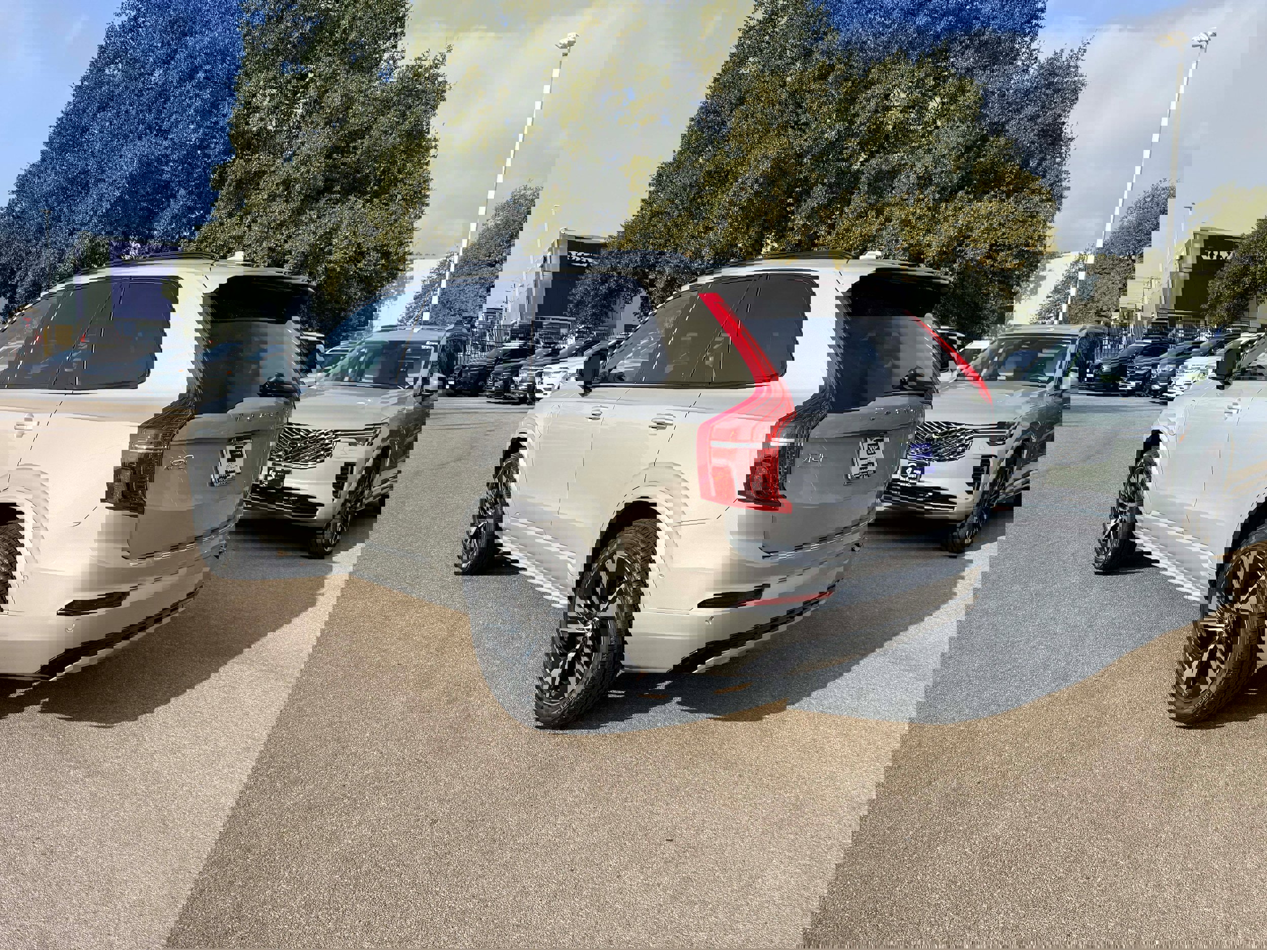 Certified 2023 Volvo XC90 T8 Plus image 3