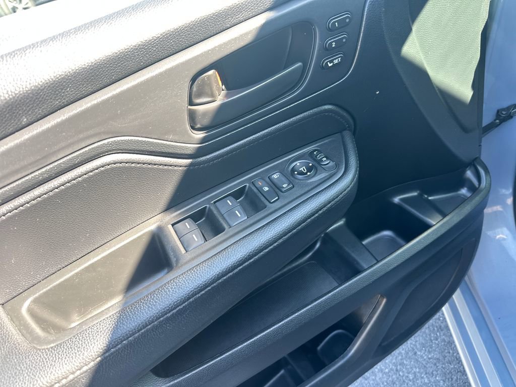 Used 2023 Honda Odyssey Sport image 15