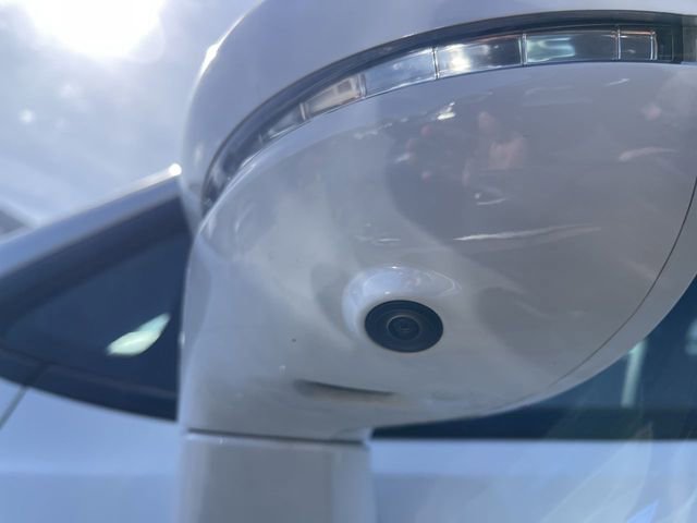 Used 2022 Chrysler Pacifica Limited w/ Uconnect Theater Family Group image 2