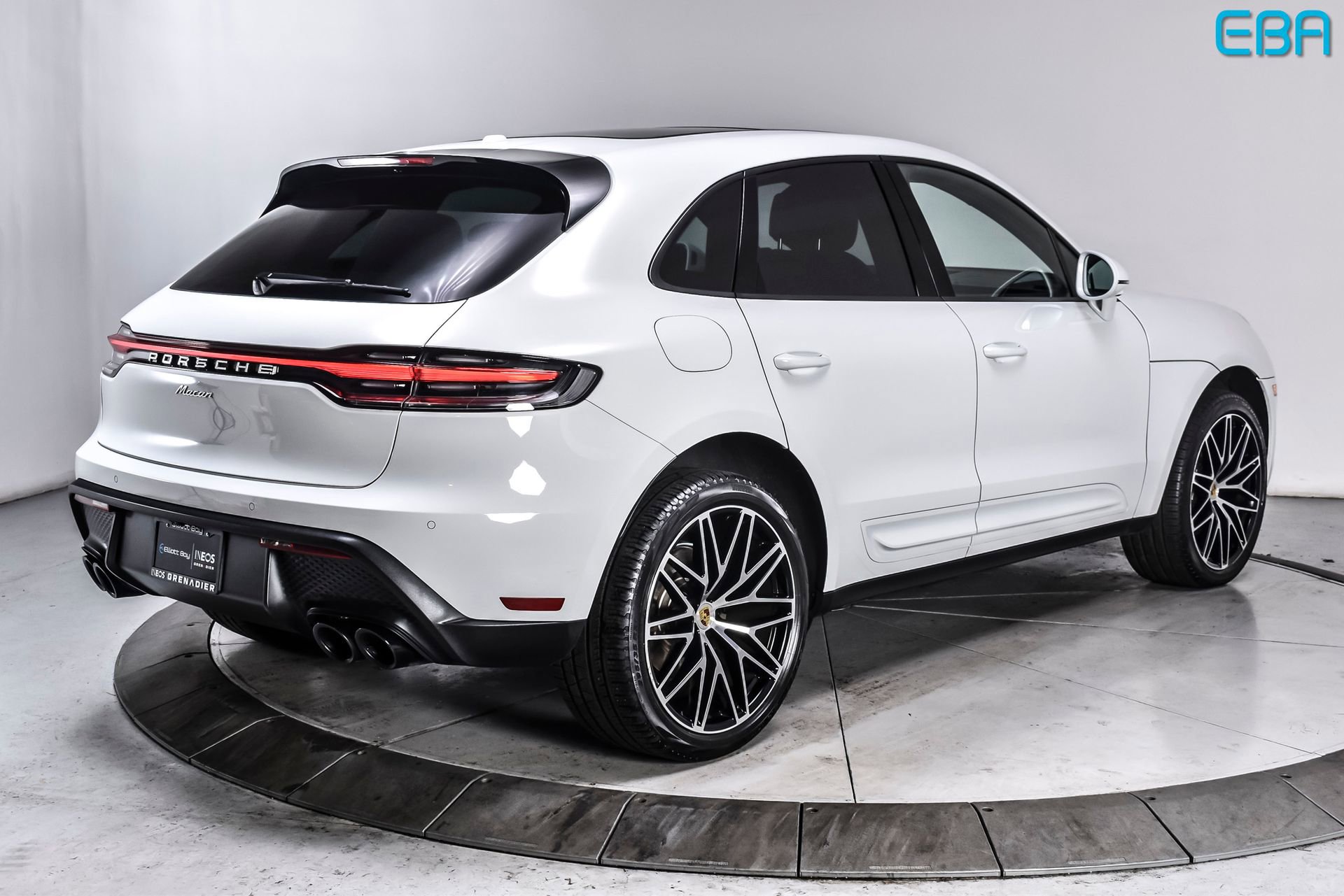 Used 2025 Porsche Macan image 6