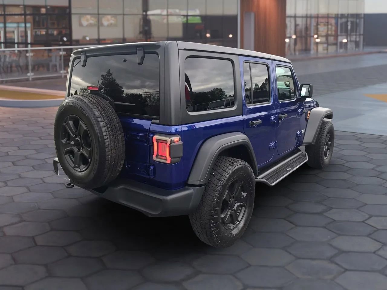 Used 2018 Jeep Wrangler Unlimited Sport S AWD/4WD image 5