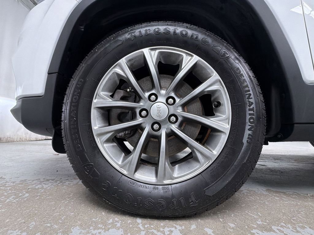 Used 2019 Jeep Cherokee Latitude Plus AWD/4WD image 14