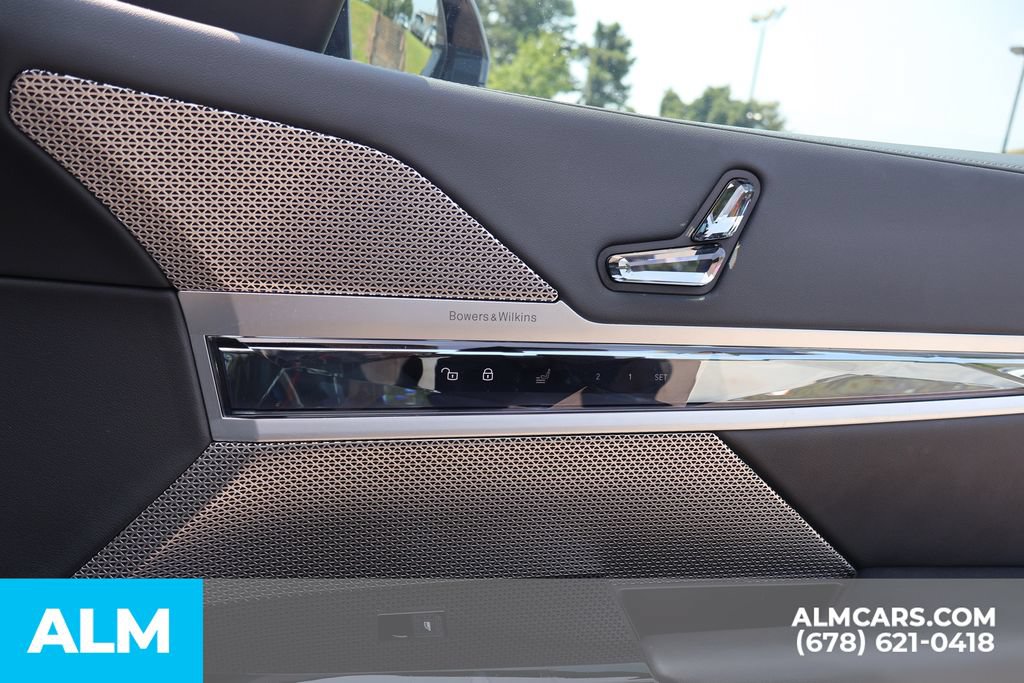 Used 2023 BMW i7 xDrive60 AWD/4WD image 31