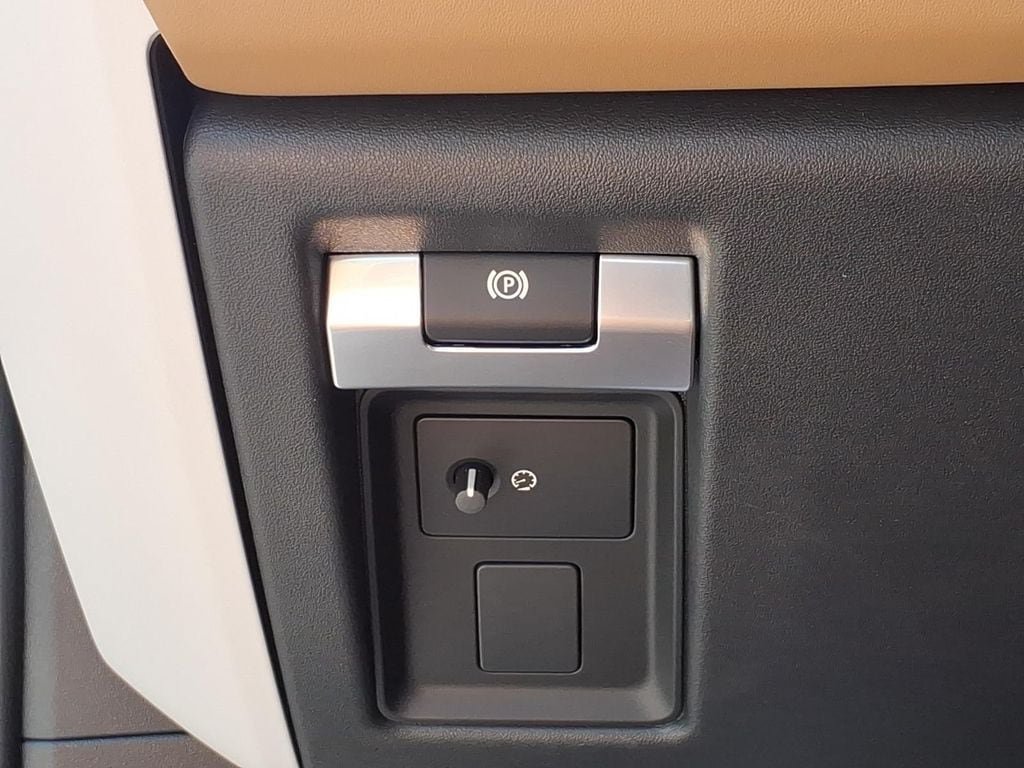 New 2026 Land Rover Defender 110 S AWD/4WD image 17