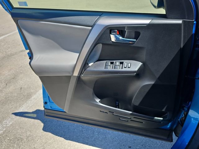 Used 2017 Toyota RAV4 AWD Hybrid image 28