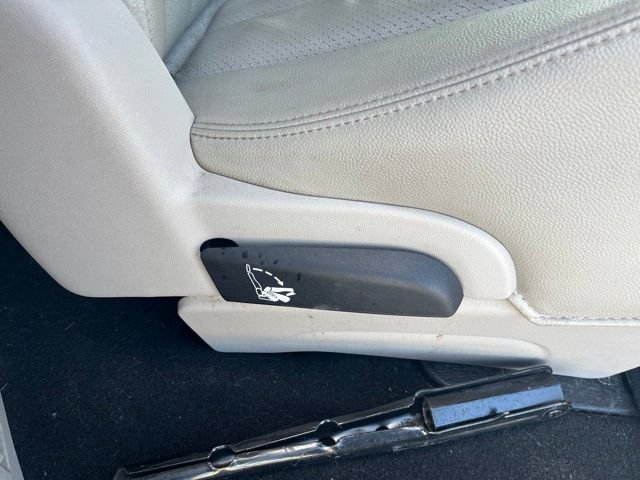 Used 2012 Chrysler Town & Country Touring-L w/ Entertainment Group #2 FWD image 31