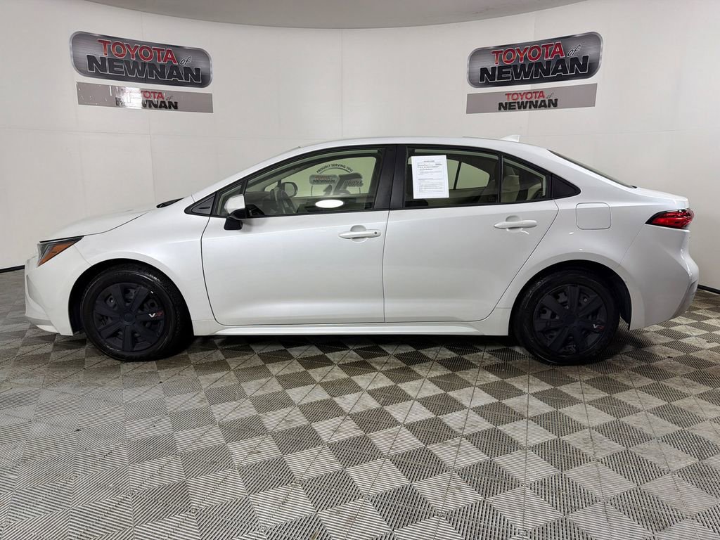 Used 2022 Toyota Corolla LE image 6